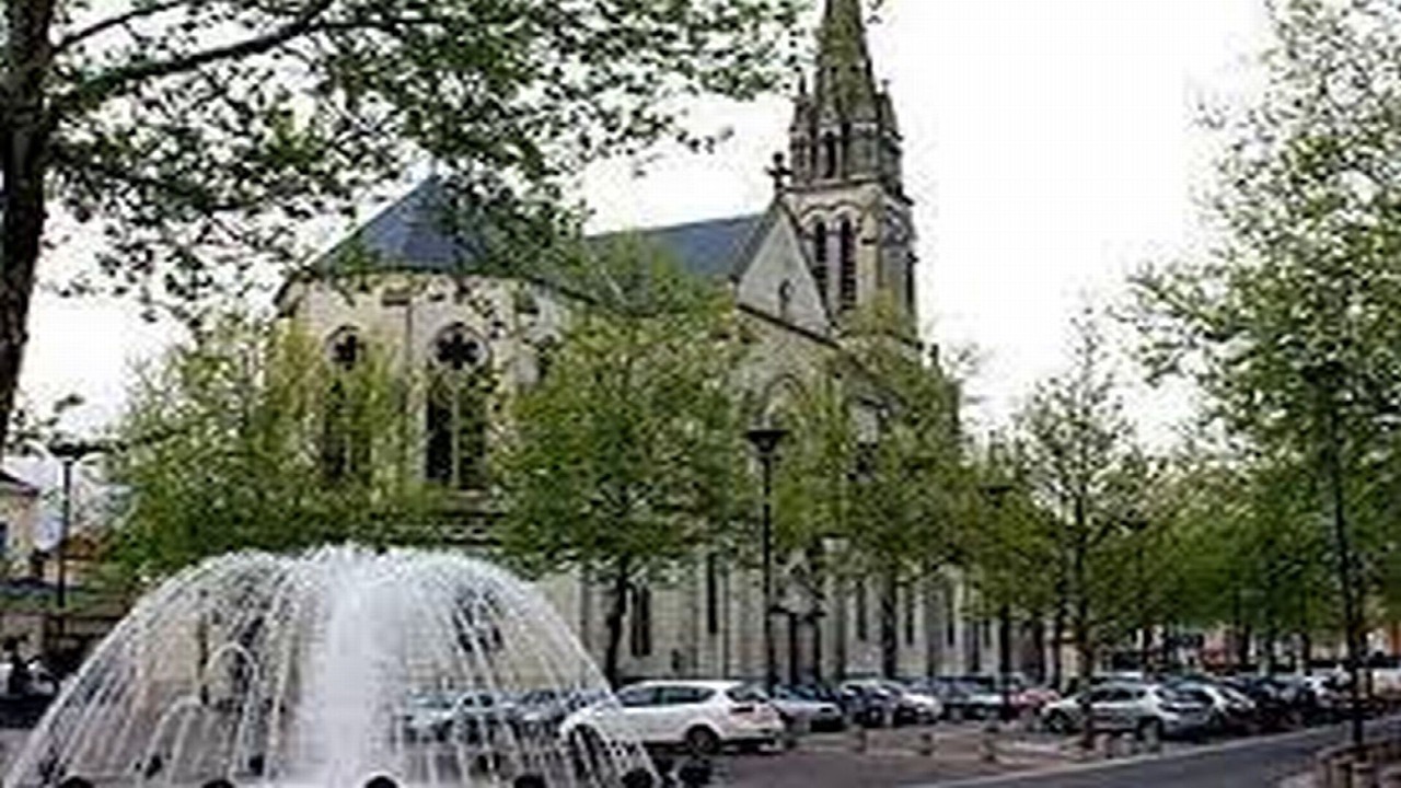 Photo of Others in Valence