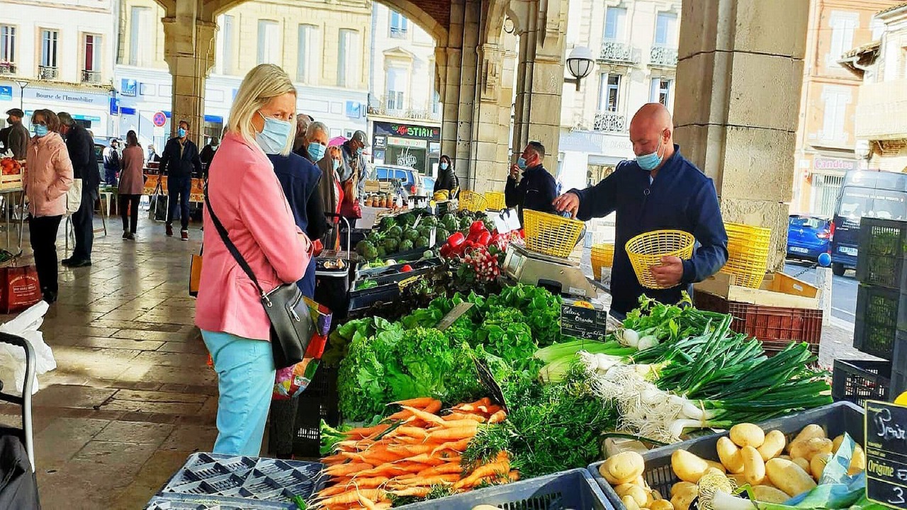 Photo of Others in Valence