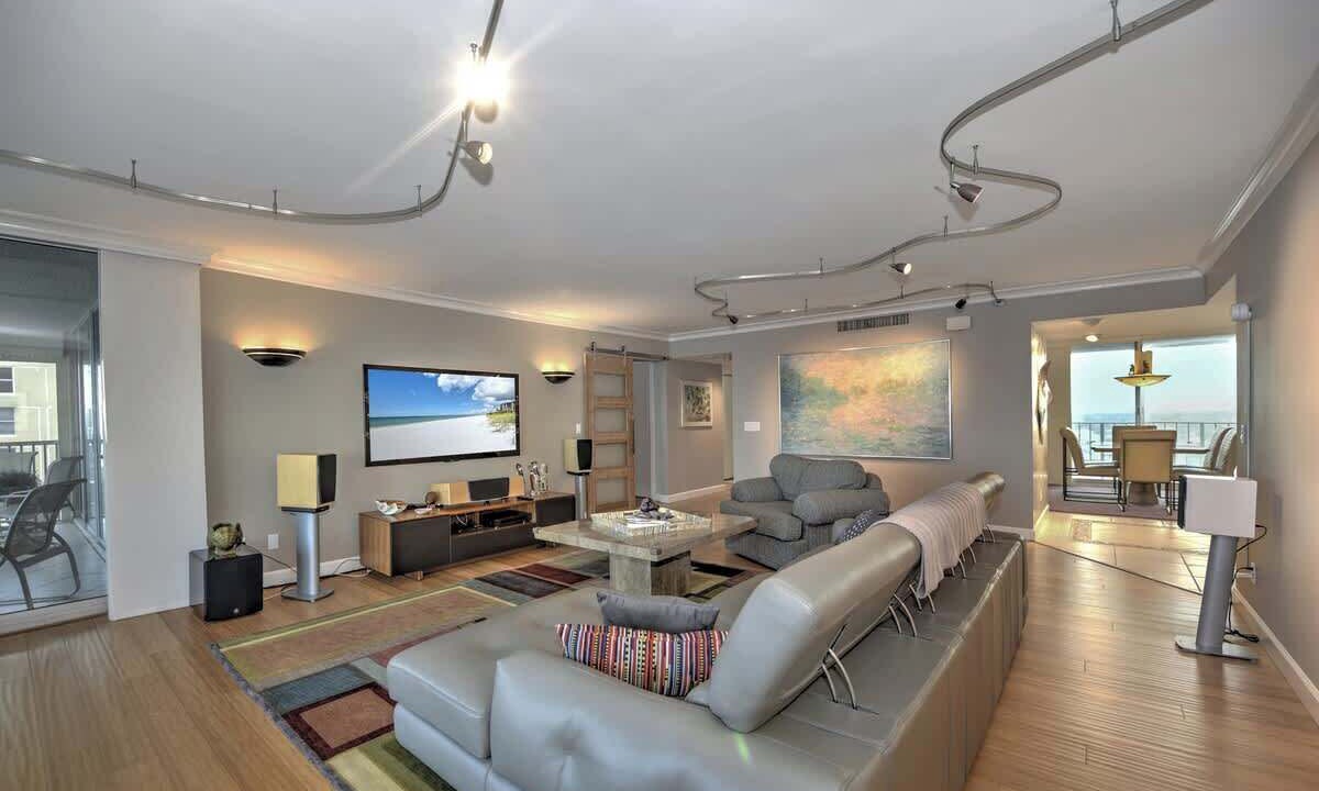 Photo of Livingroom in Vanderbilt Beach