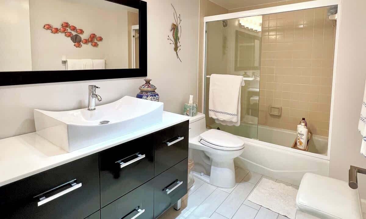 Photo of Bathroom in Vanderbilt Beach