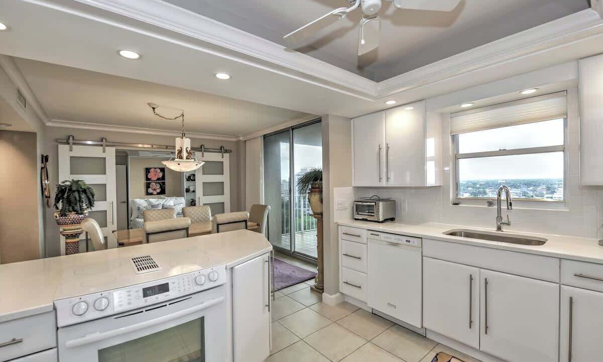 Photo of Kitchen in Vanderbilt Beach