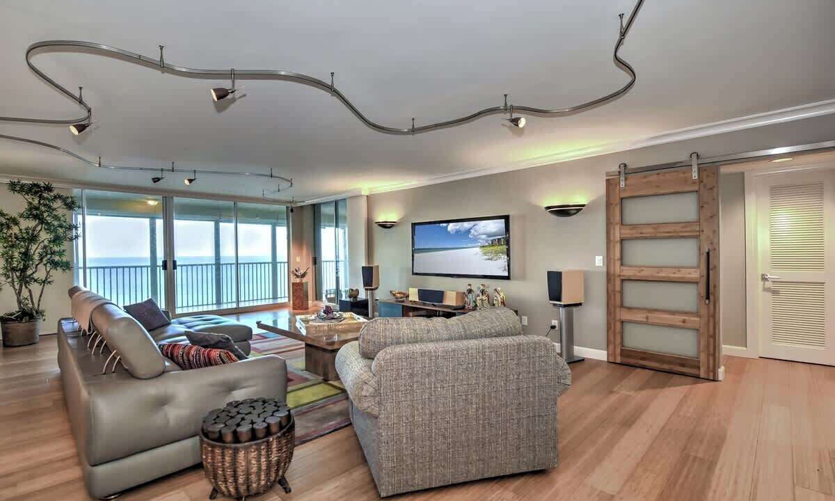 Photo of Livingroom in Vanderbilt Beach
