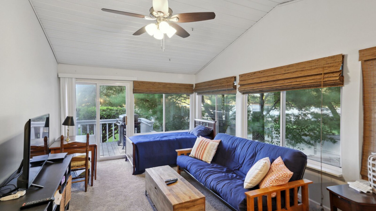 Photo of Livingroom in Hiawassee