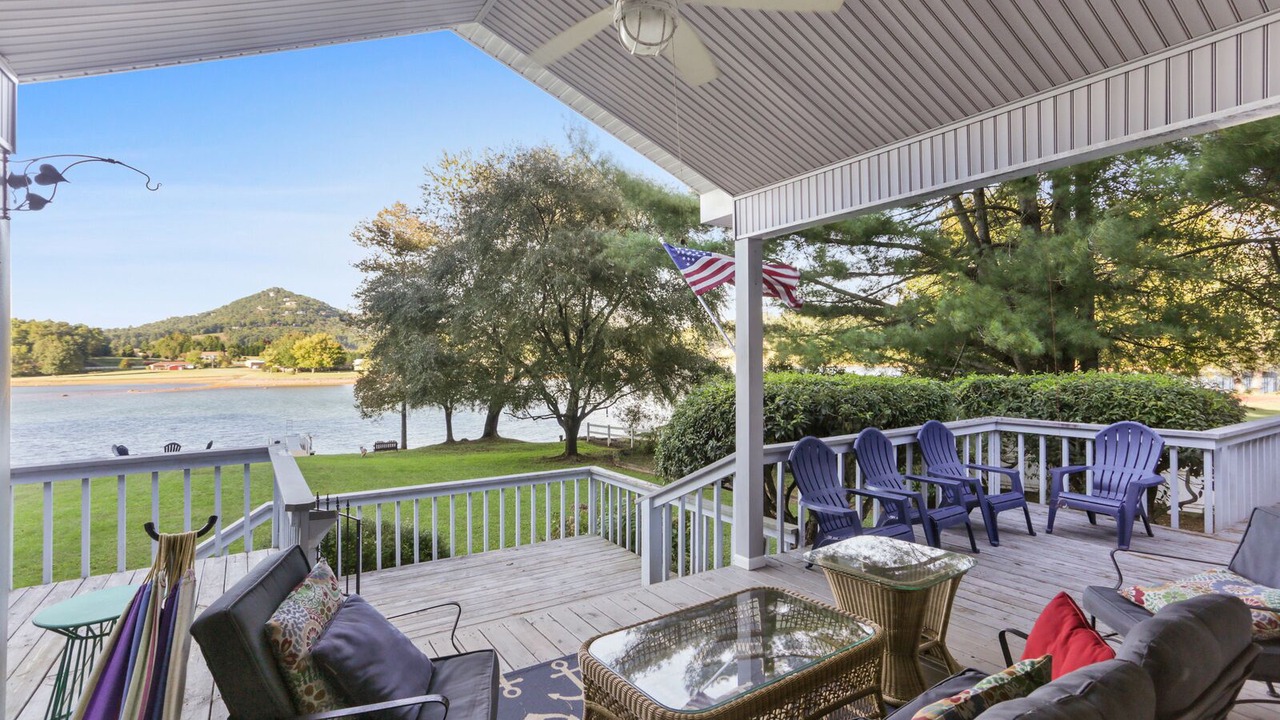 Photo of Patio Balcony in Hiawassee