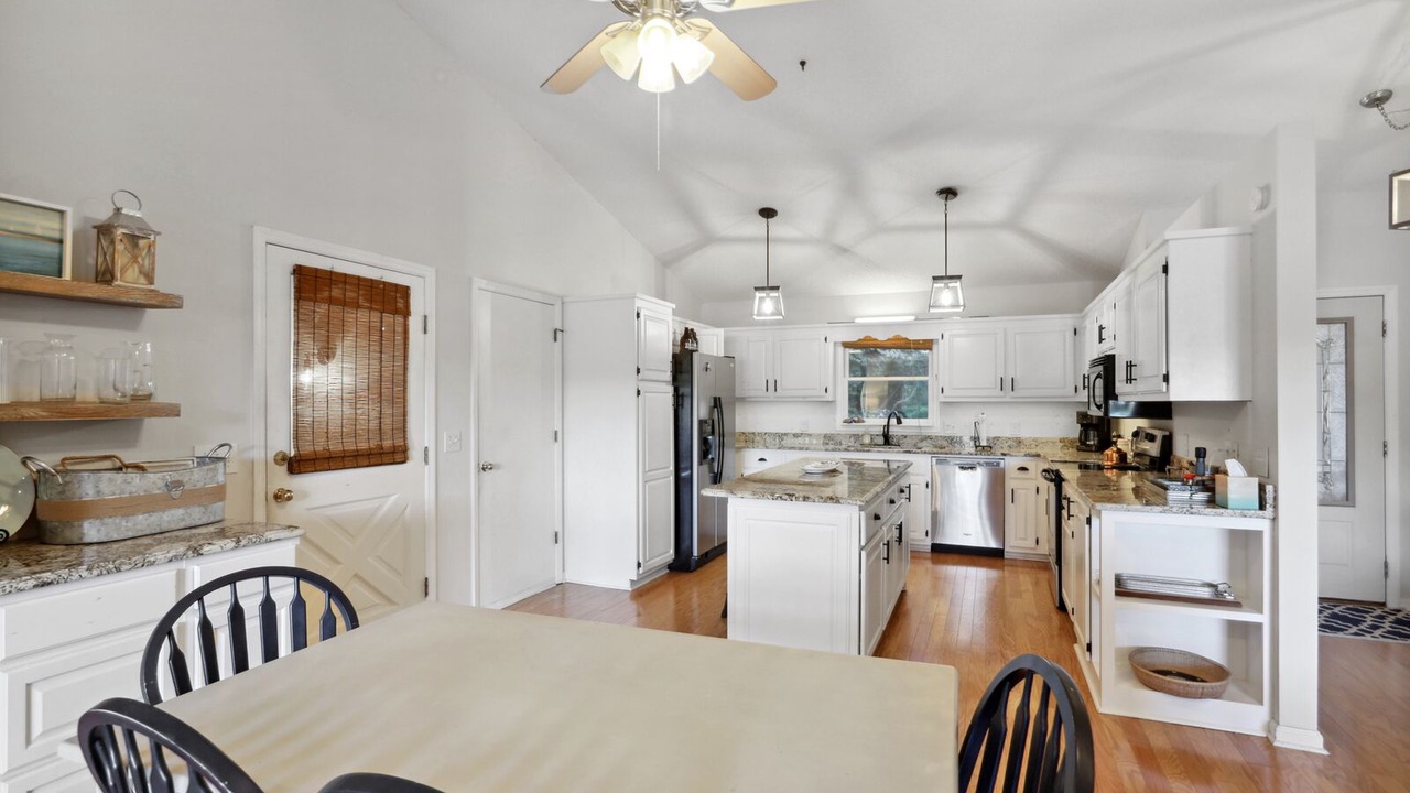 Photo of Kitchen in Hiawassee