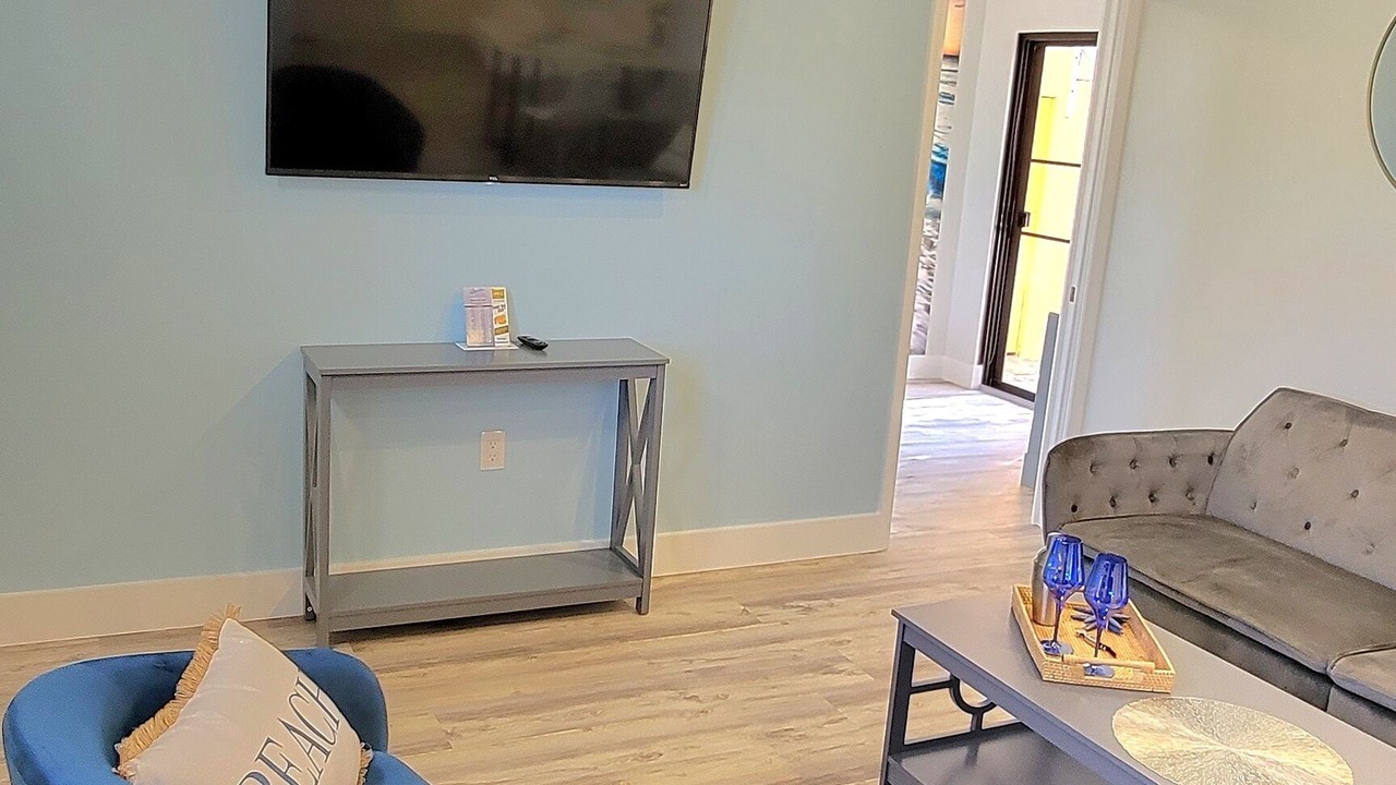 Photo of Livingroom in Treasure Island