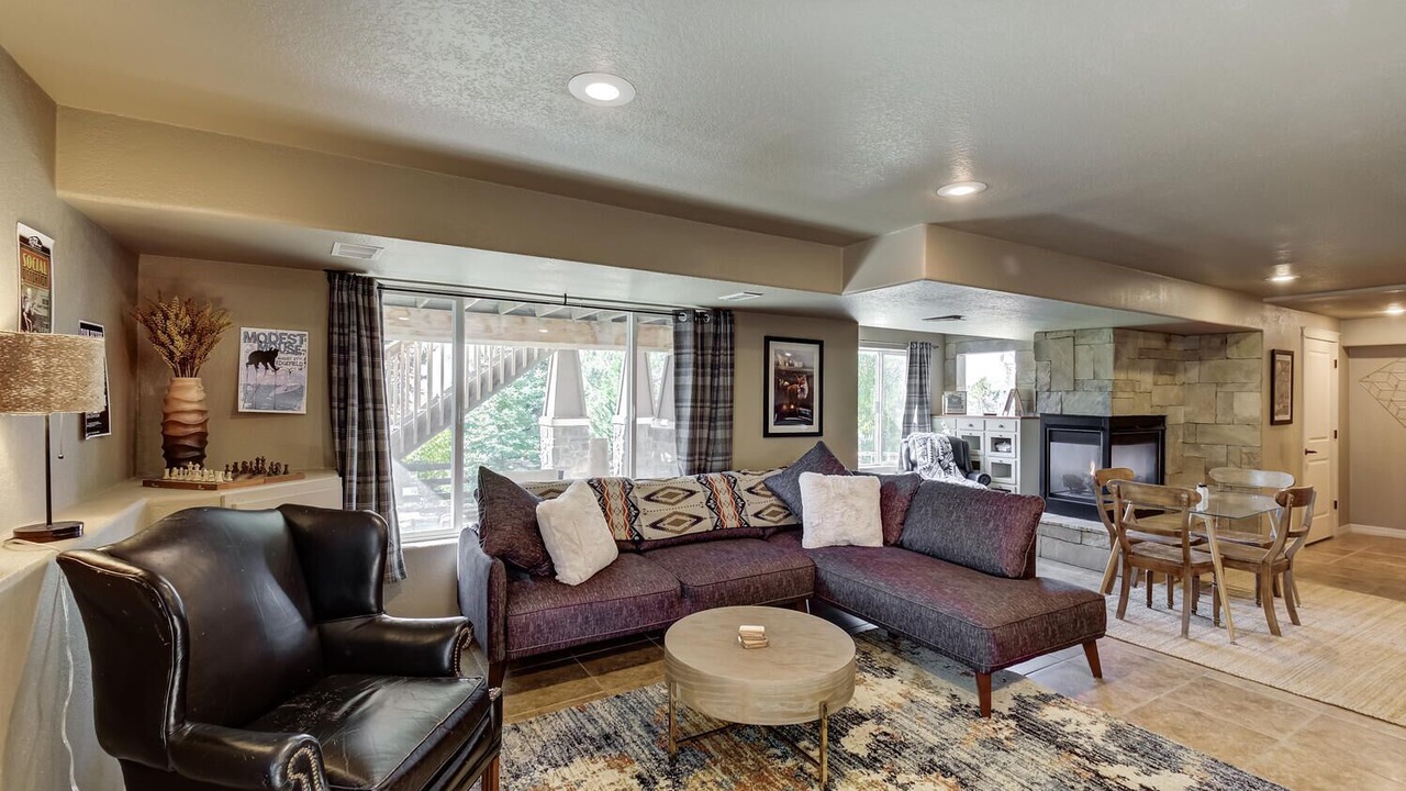 Photo of Livingroom in Tallyn's Reach