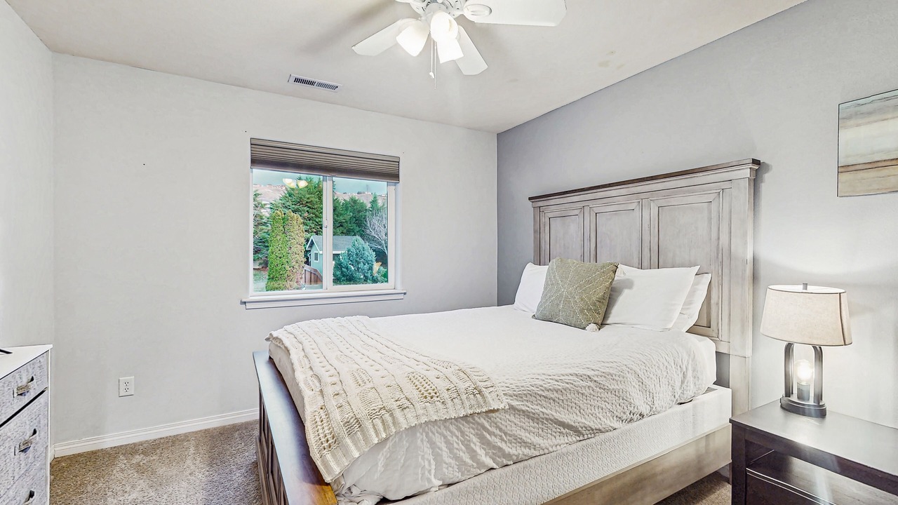 Photo of Bedroom in Monitor