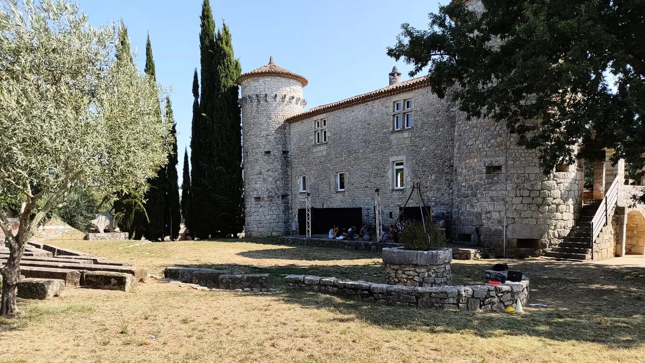 Photo of Others in Casteljau