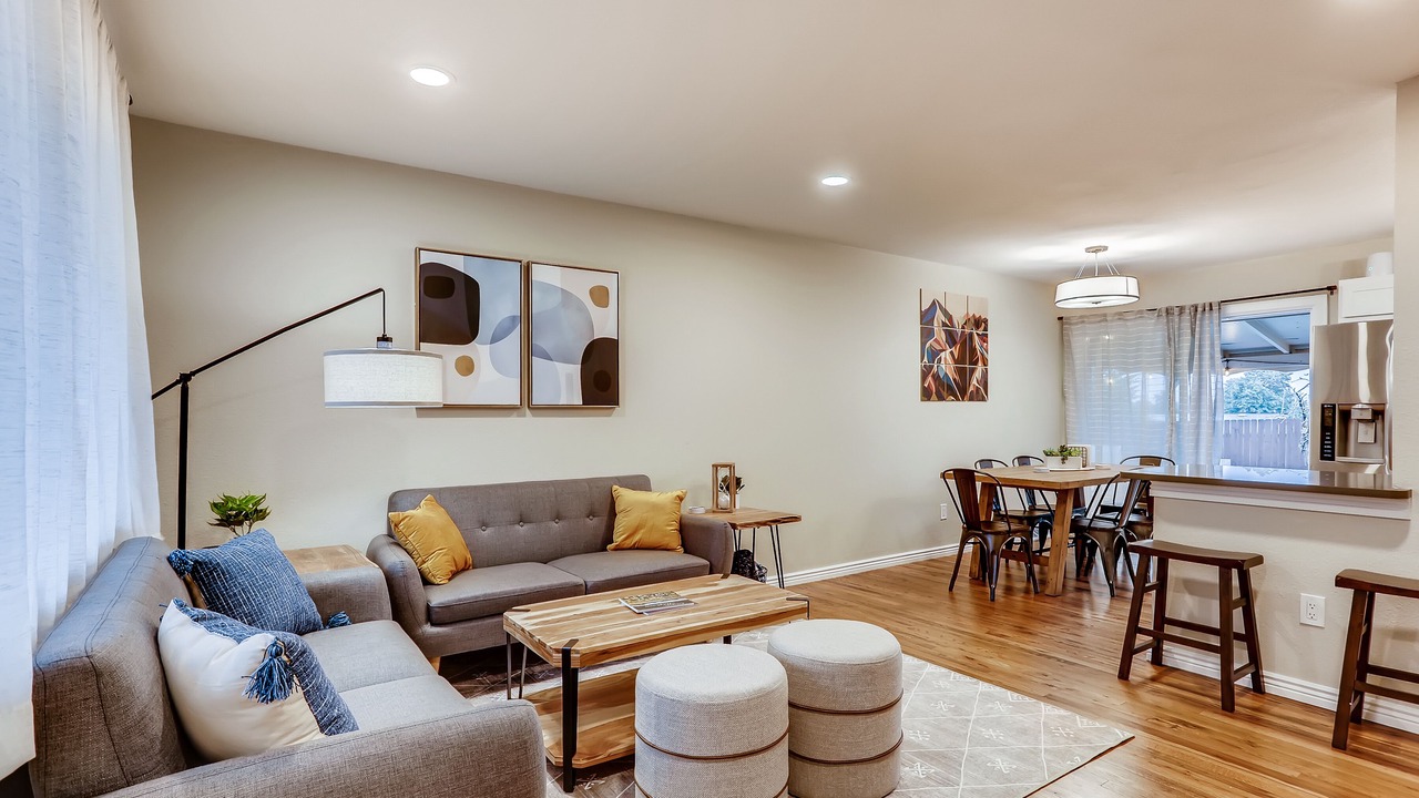 Photo of Livingroom in Dupont