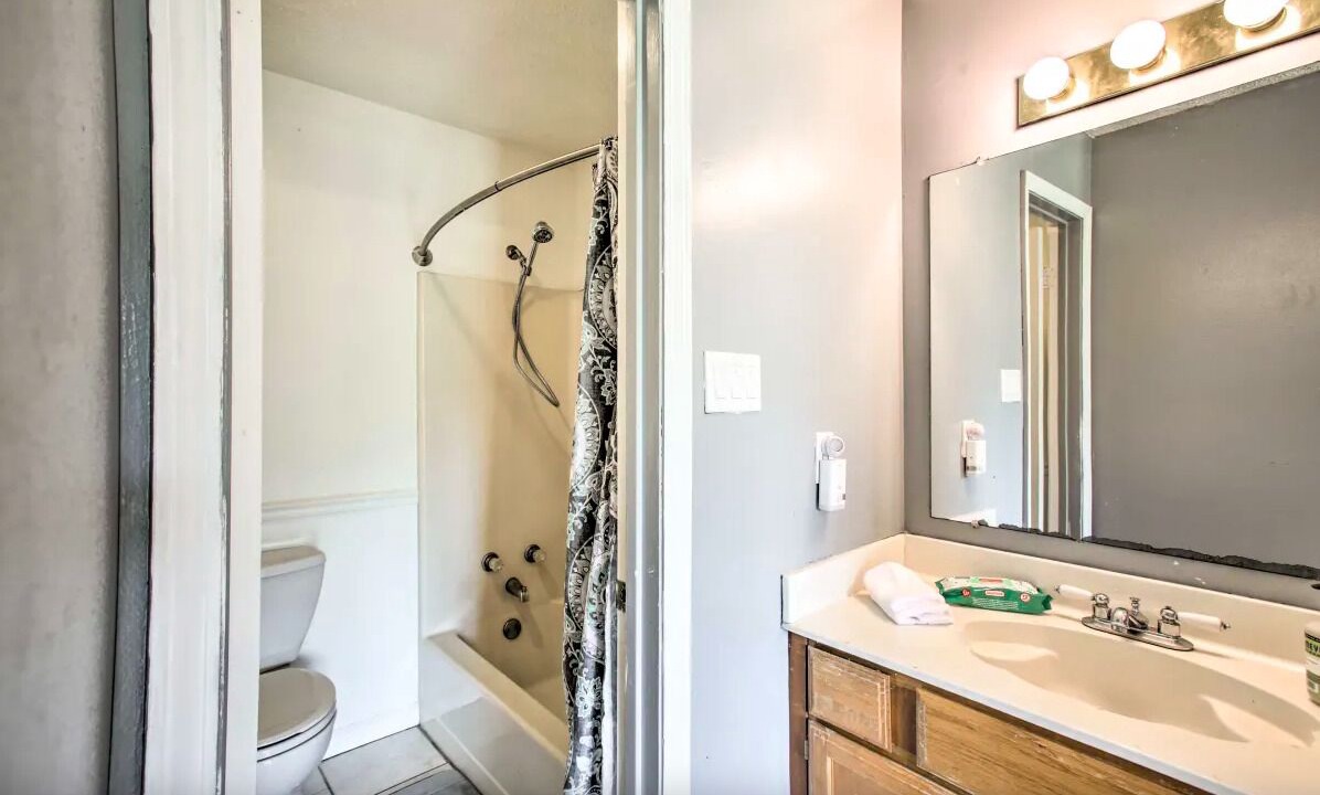Photo of Bathroom in Highlands - Perkins