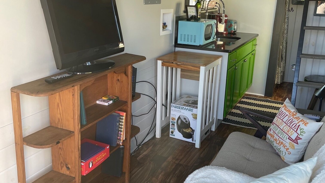 Photo of Livingroom in Hartwell