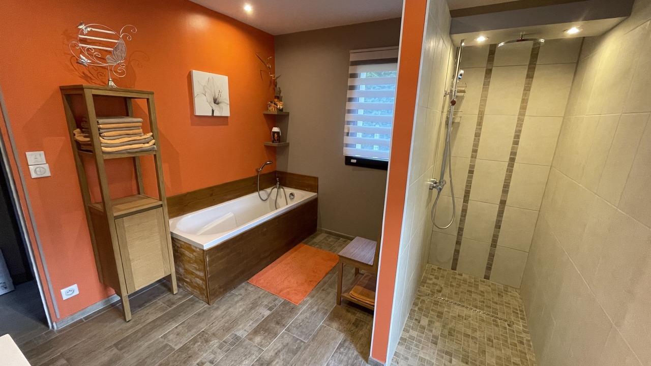 Photo of Bathroom in Sainte-Croix-sur-Aizier