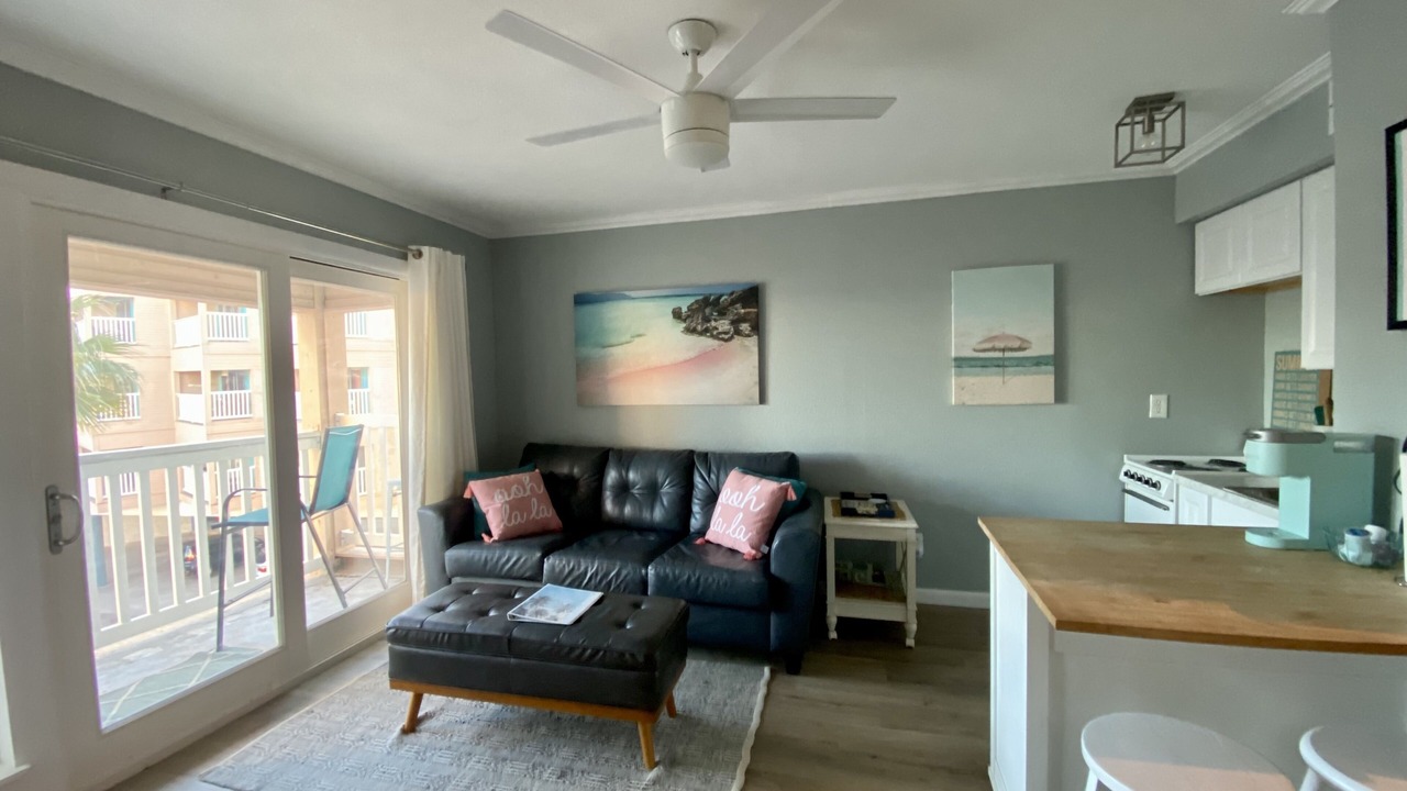 Photo of Livingroom in North Beach