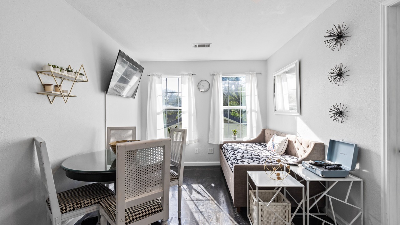 Photo of Livingroom in Franklin Park
