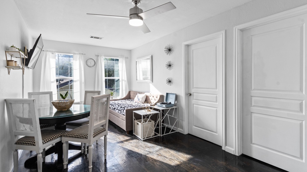 Photo of Livingroom in Franklin Park