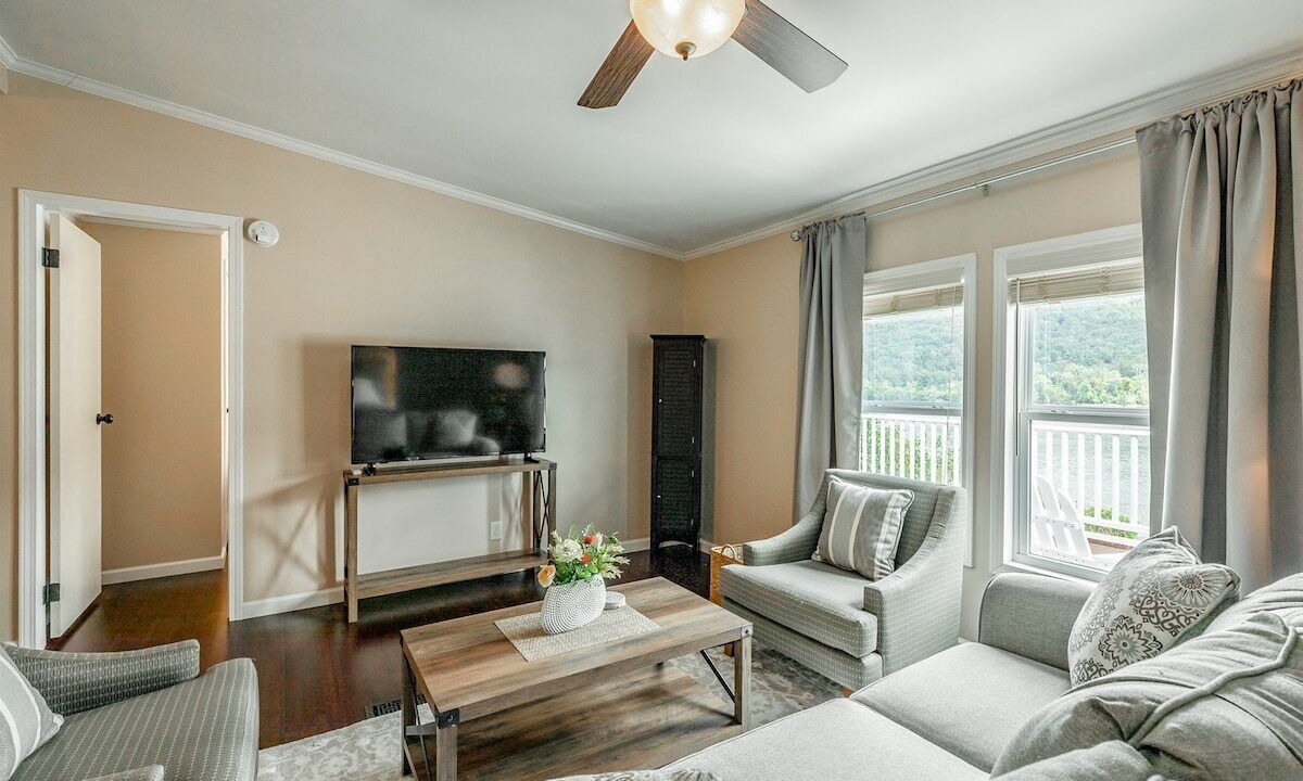 Photo of Livingroom in Chattanooga