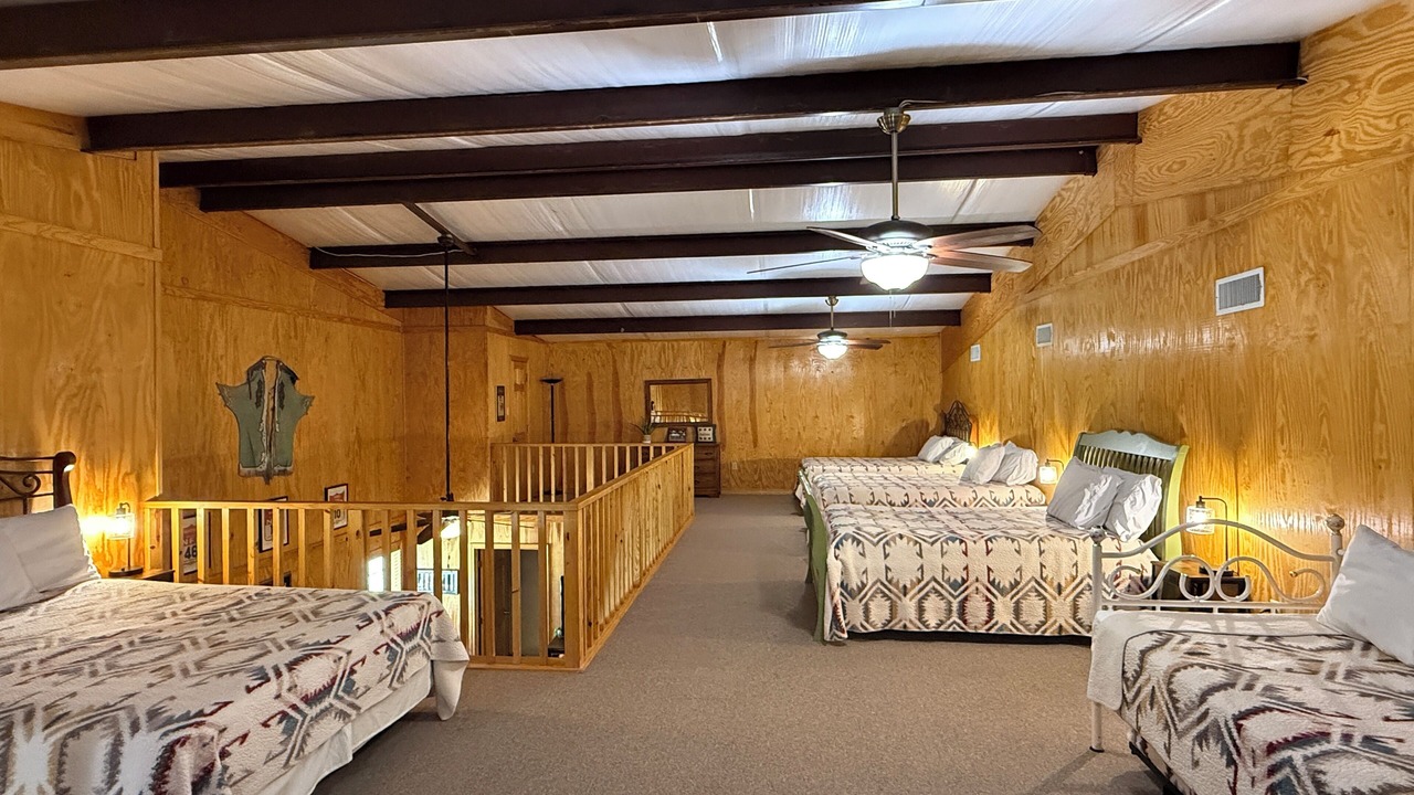 Photo of Bedroom in Larue
