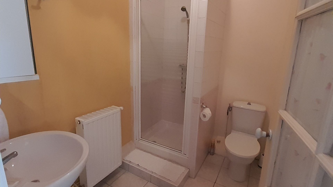 Photo of Bathroom in Leran