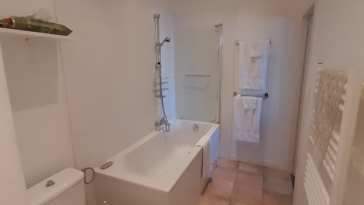 Photo of Bathroom in Leran