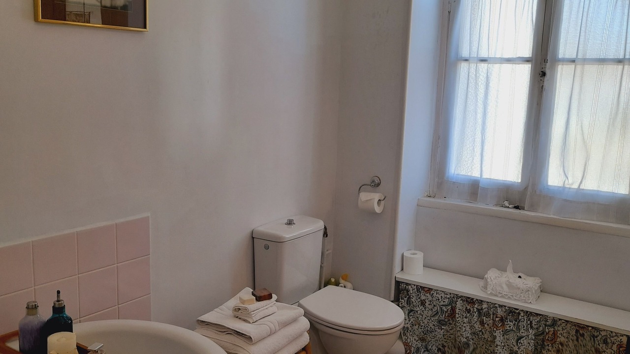 Photo of Bathroom in Leran
