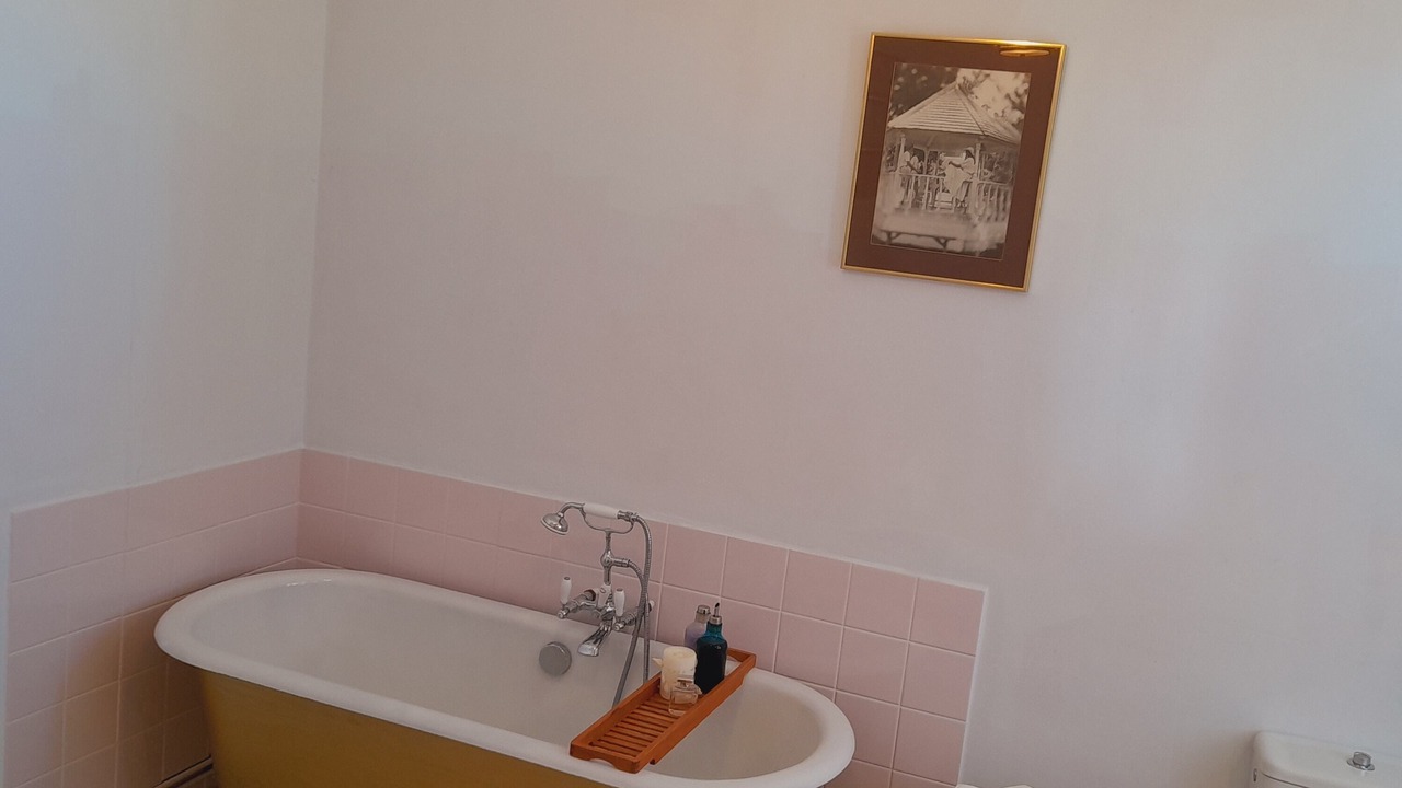Photo of Bathroom in Leran