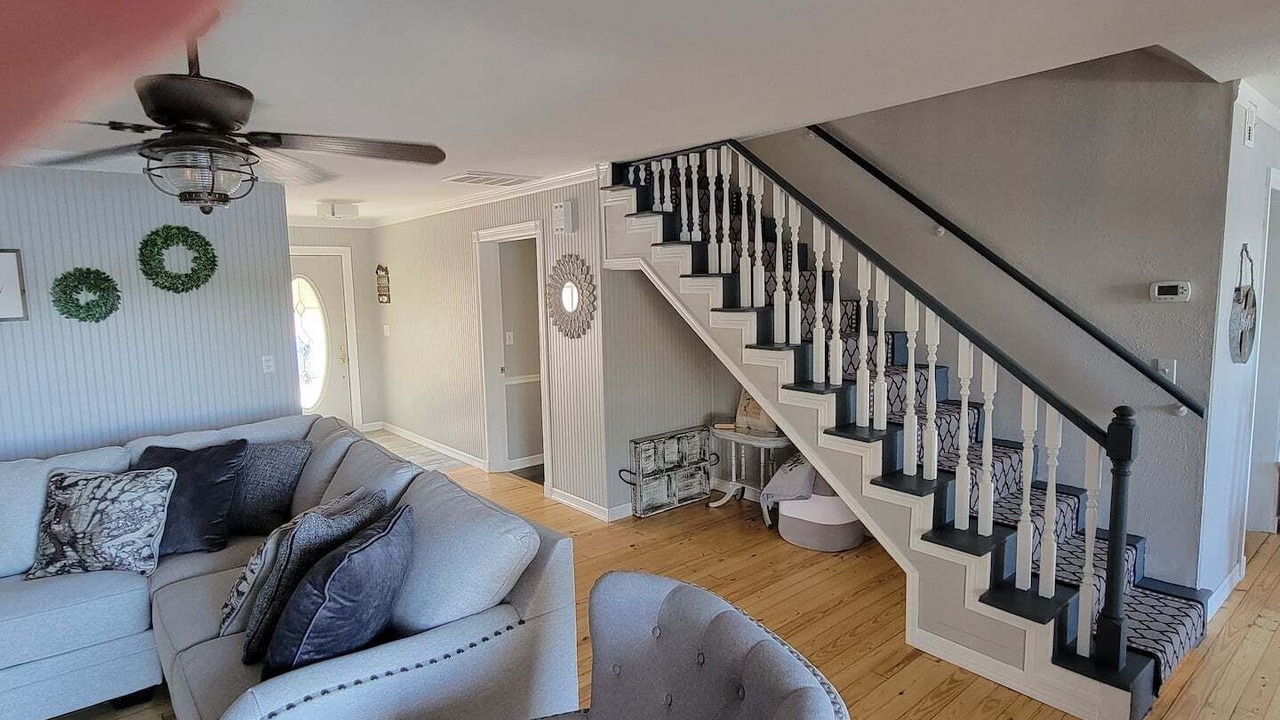 Photo of Livingroom in Canadian