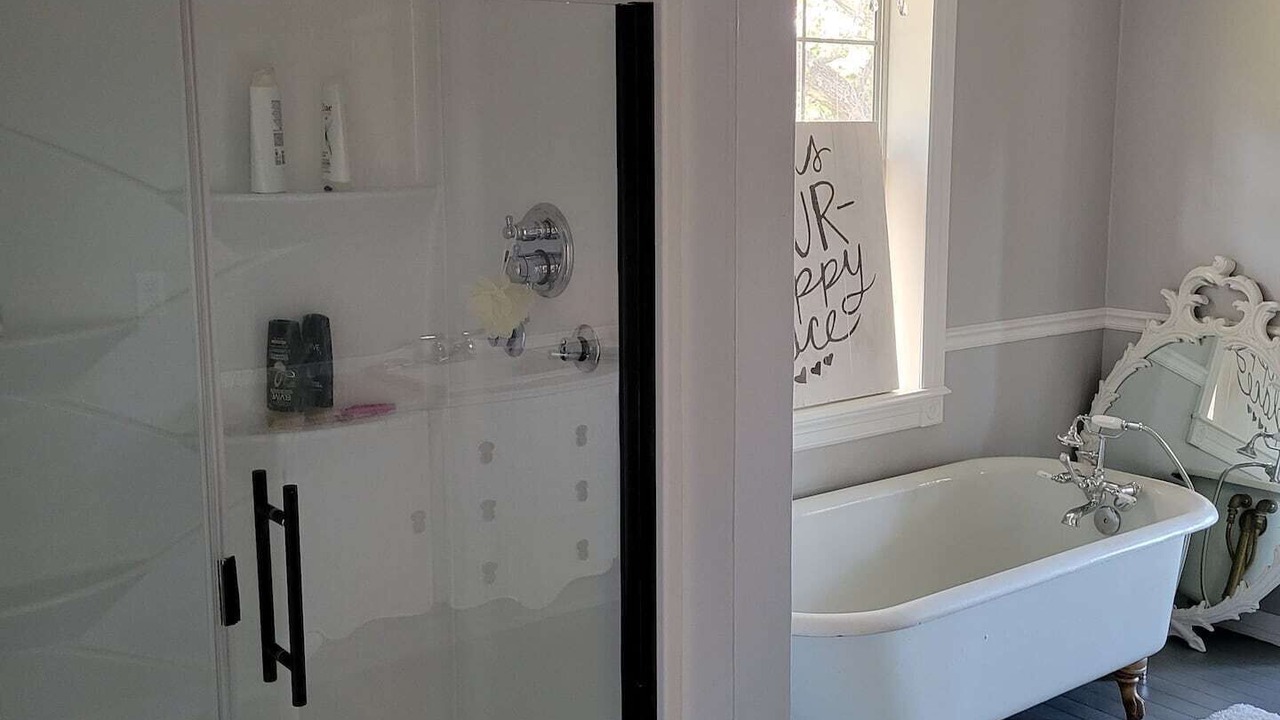 Photo of Bathroom in Canadian