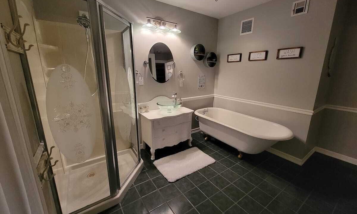 Photo of Bathroom in Canadian