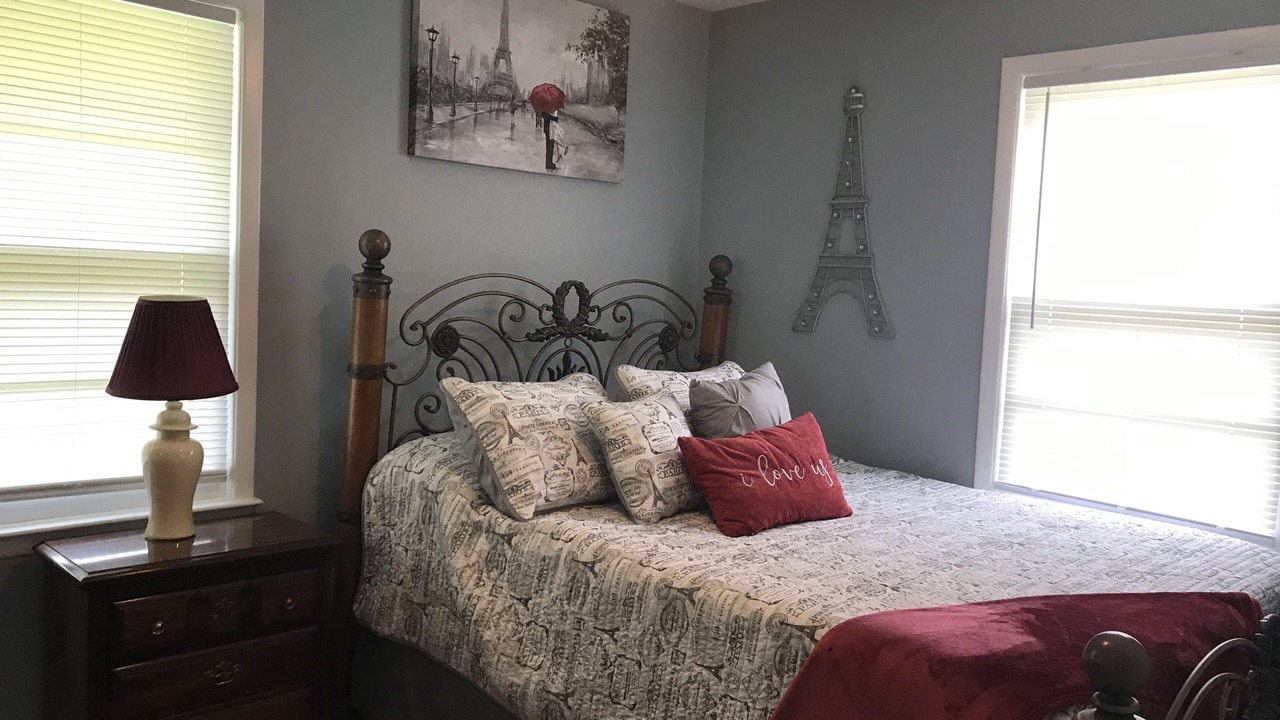 Photo of Bedroom in McCutcheon Field