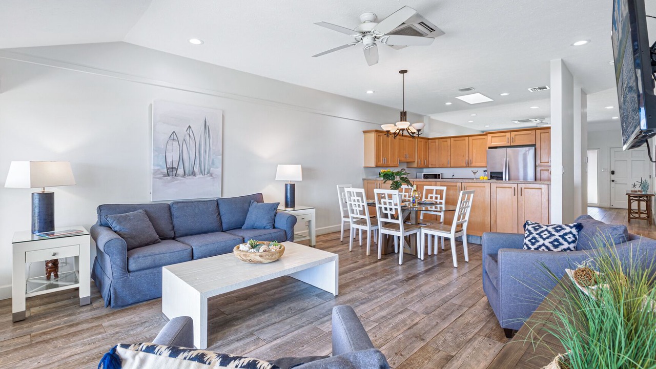 Photo of Livingroom in Downtown Lahaina