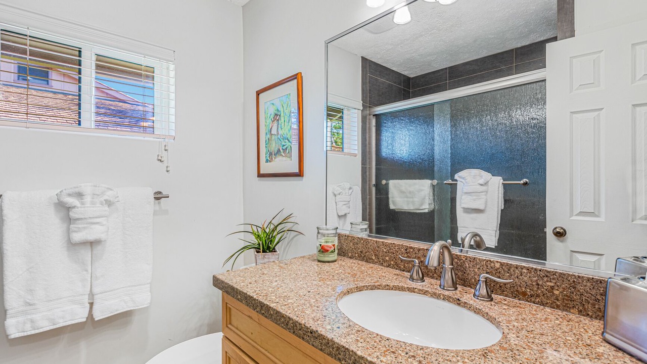 Photo of Bathroom in Downtown Lahaina