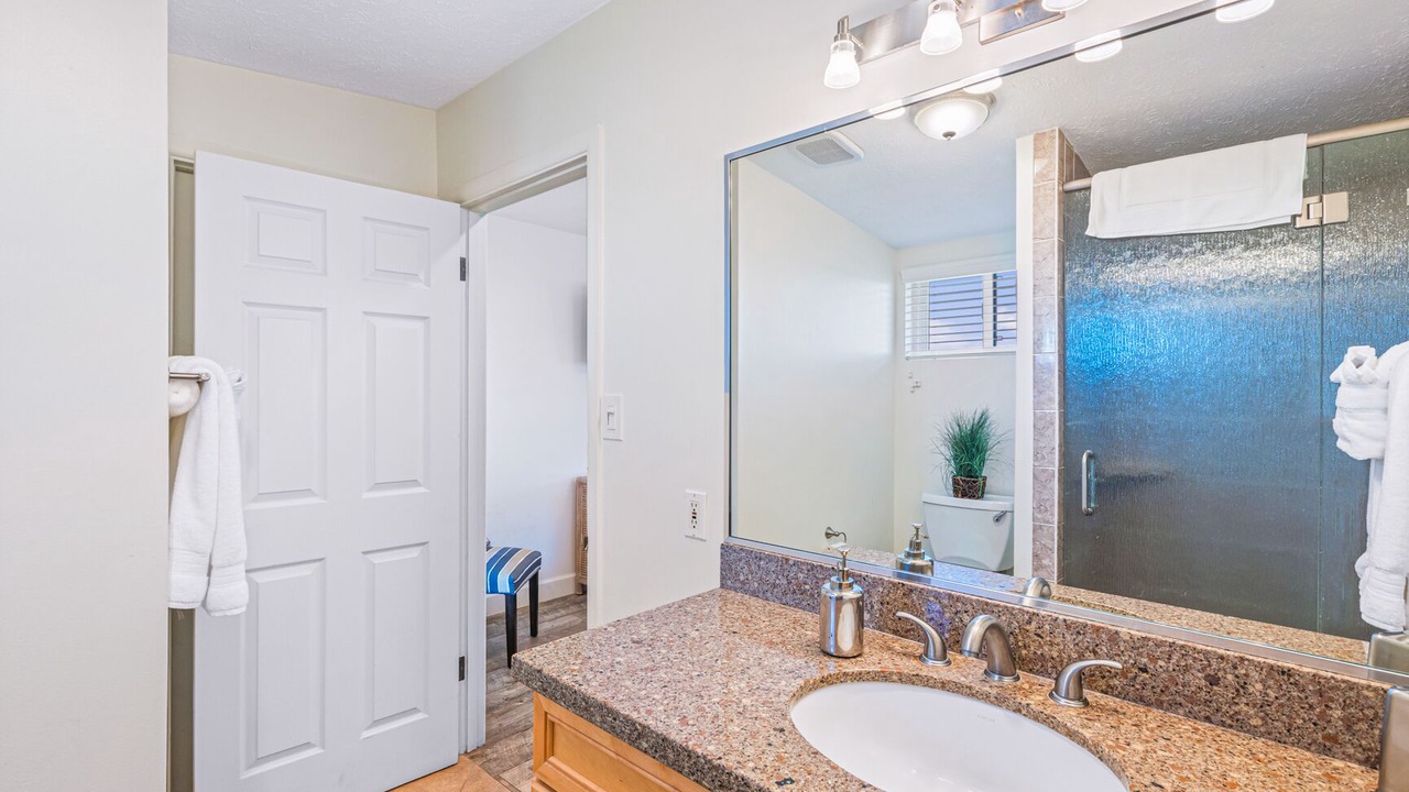 Photo of Bathroom in Downtown Lahaina