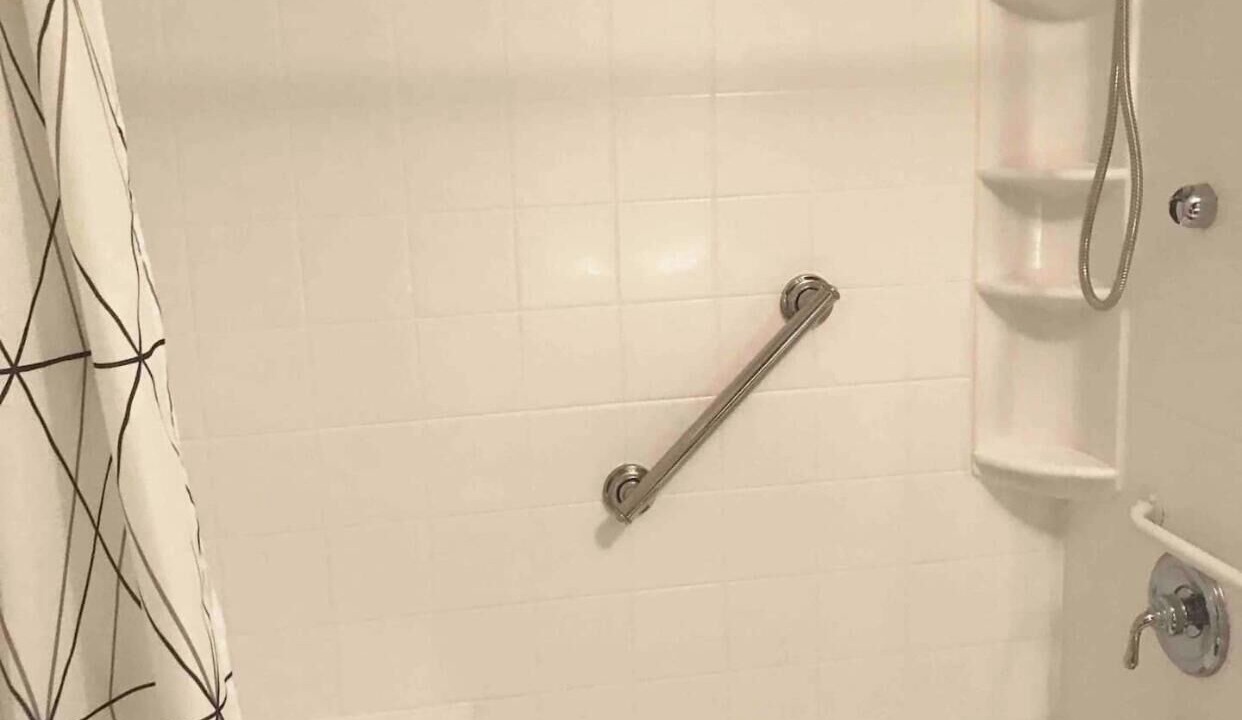 Photo of Bathroom in Longueuil