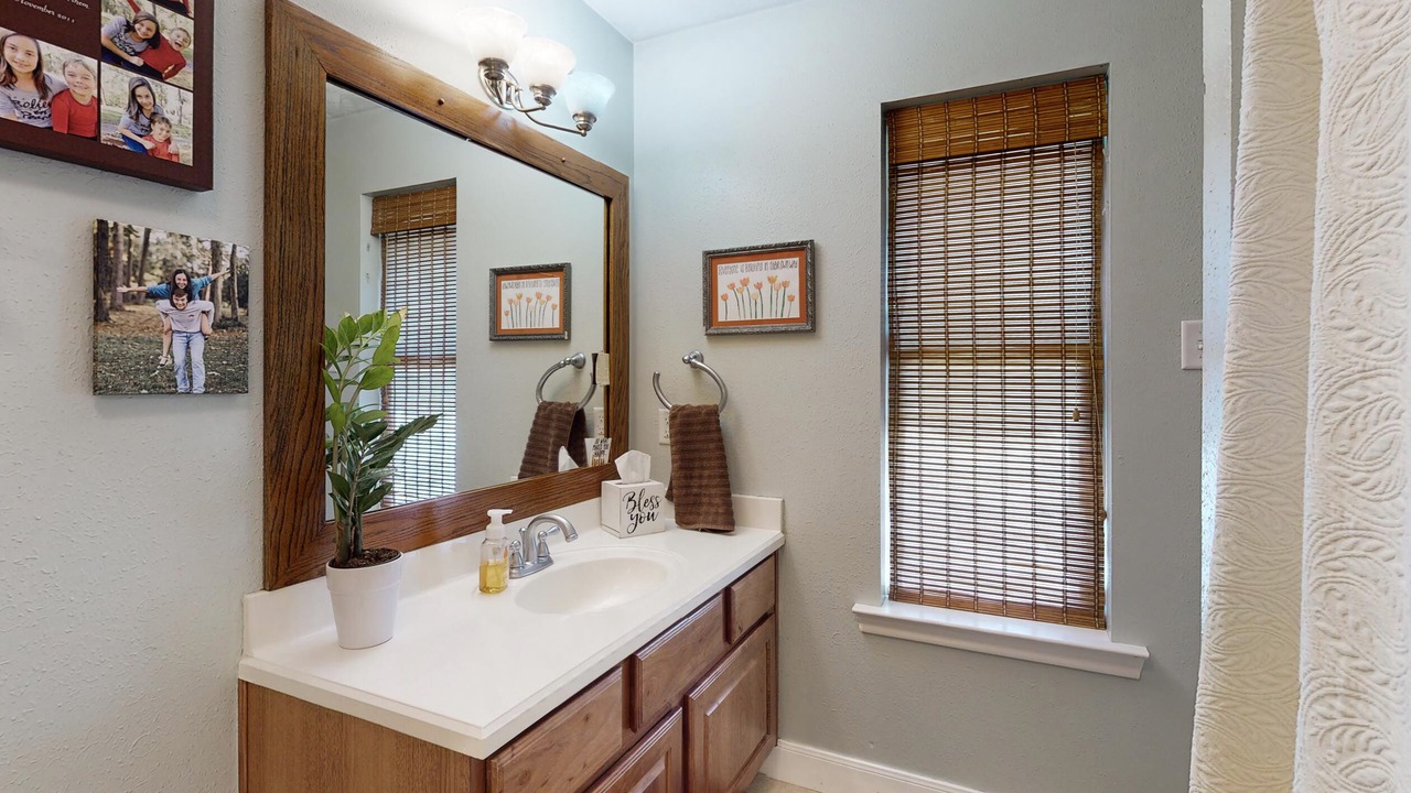 Photo of Bathroom in Navasota