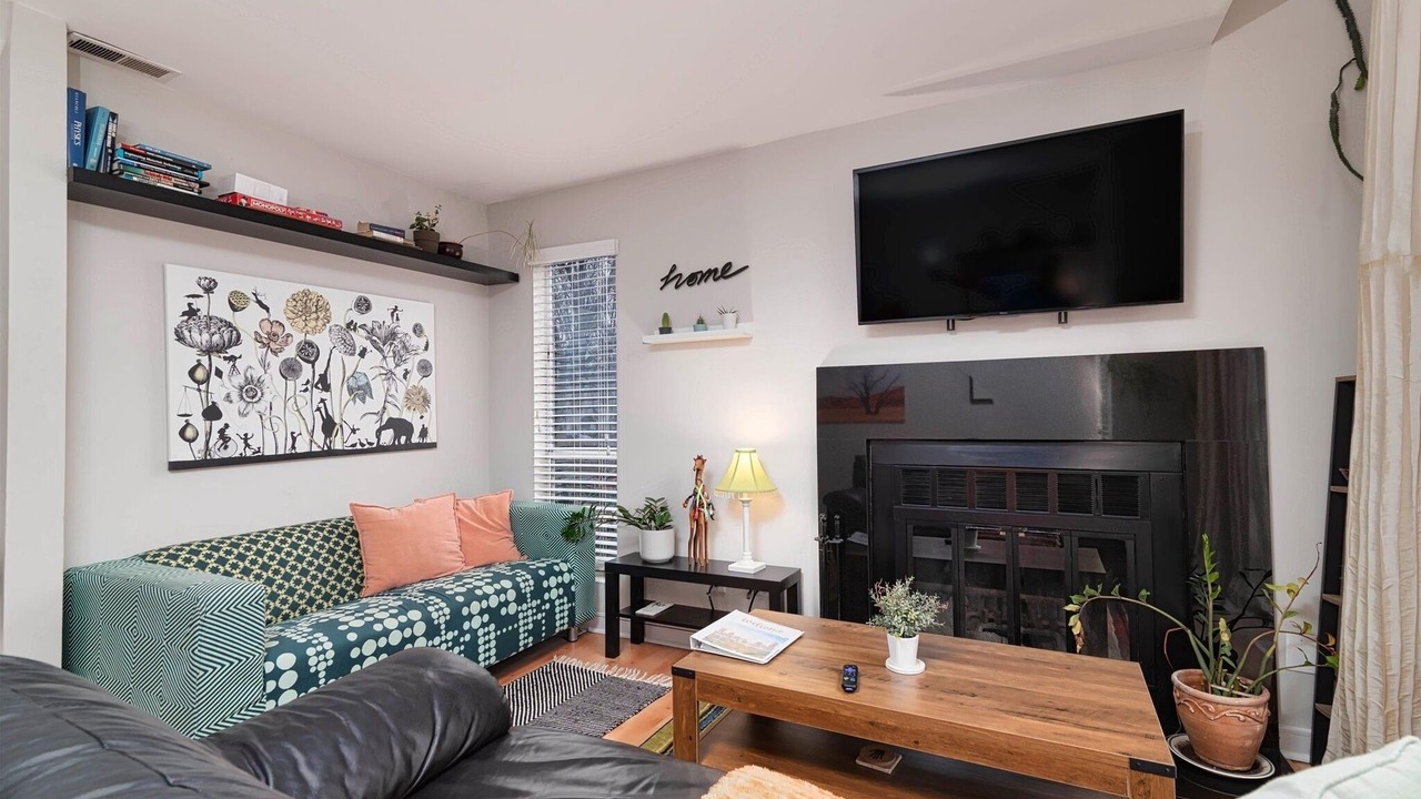 Photo of Livingroom in Charlotte Center City