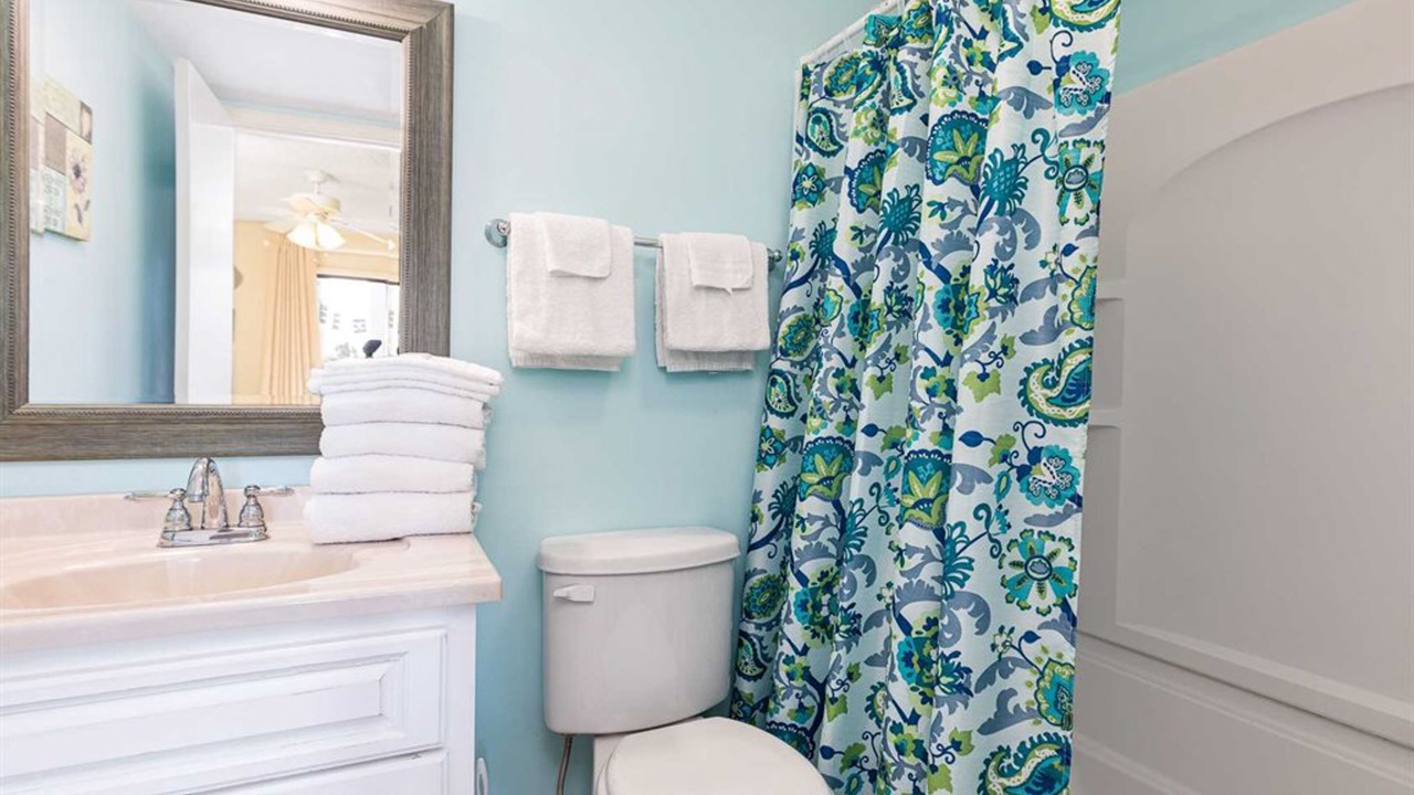 Photo of Bathroom in Orange Beach East