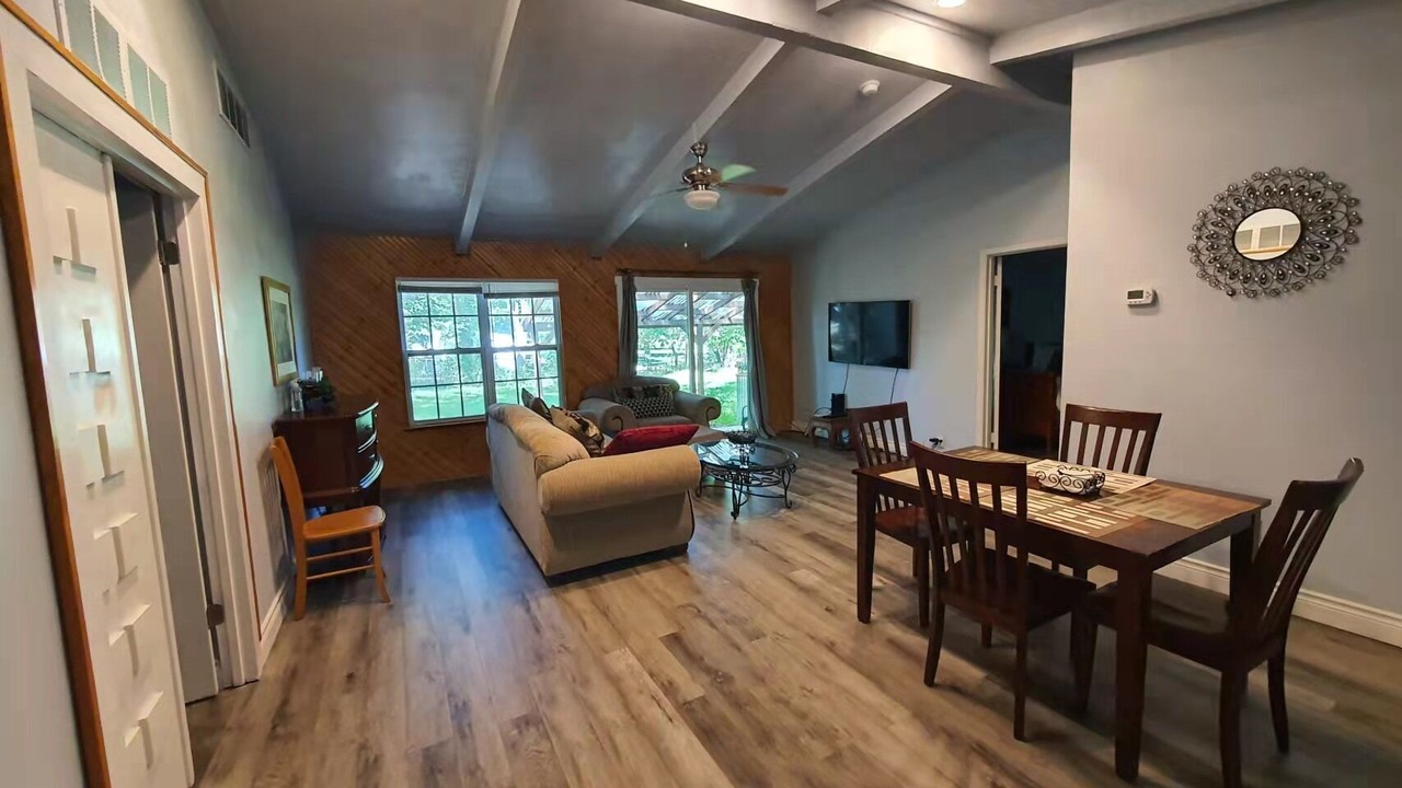 Photo of Livingroom in McNeil