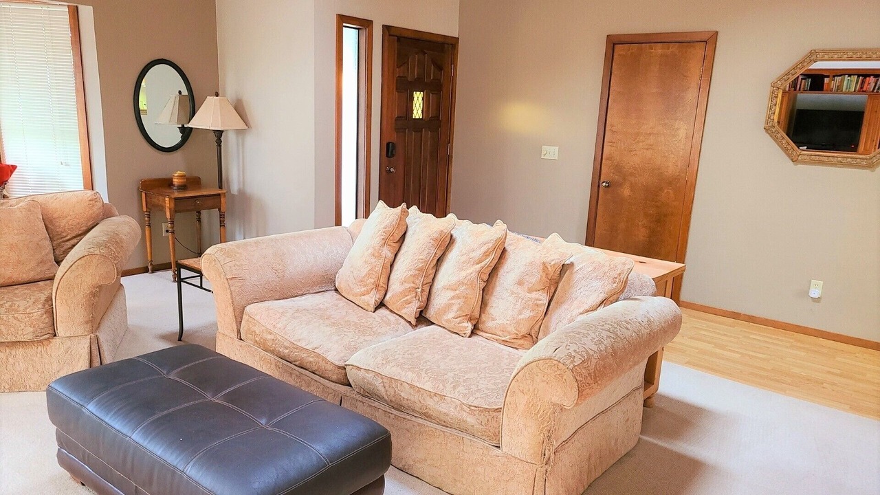 Photo of Livingroom in North Auburn