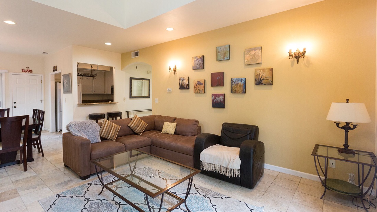 Photo of Livingroom in Davis