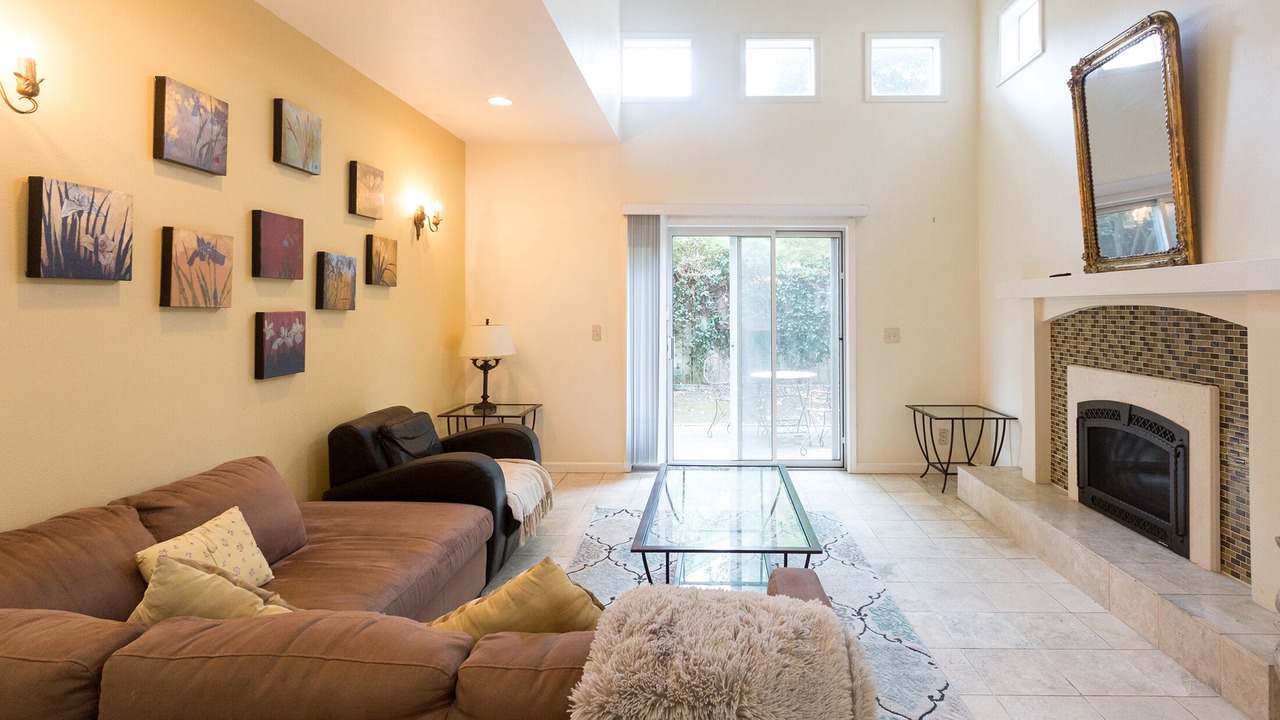 Photo of Livingroom in Davis