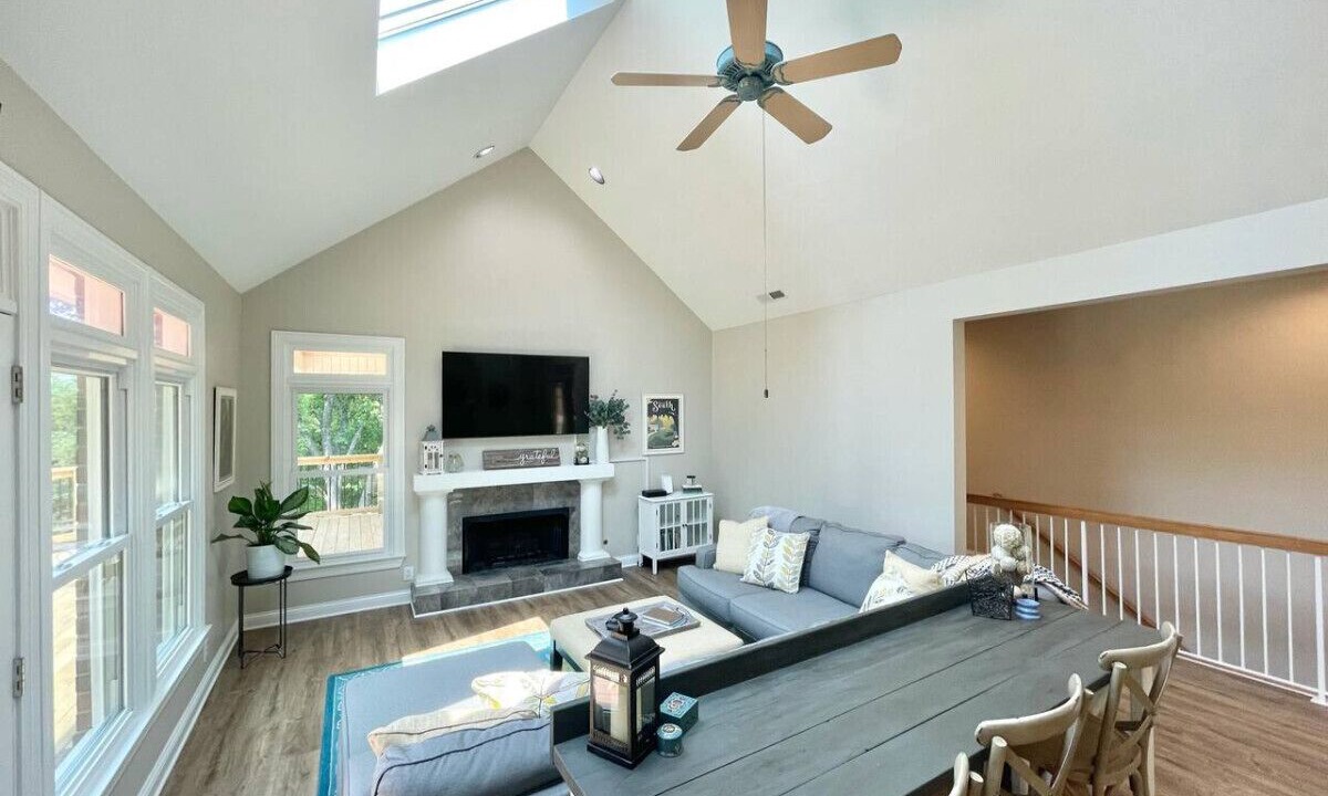 Photo of Livingroom in Hendersonville