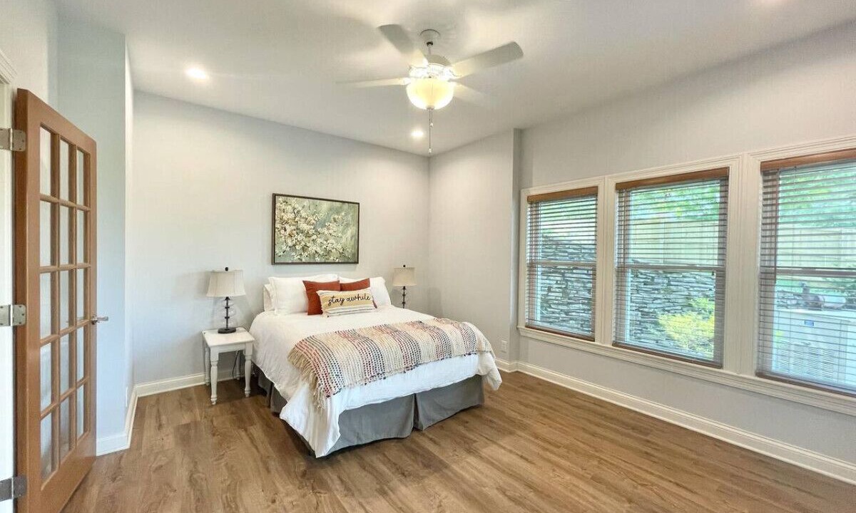 Photo of Bedroom in Hendersonville
