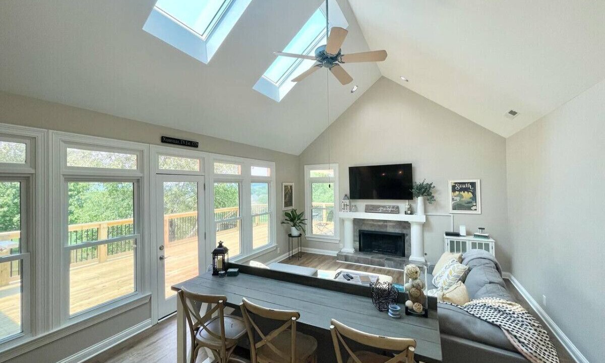 Photo of Livingroom in Hendersonville