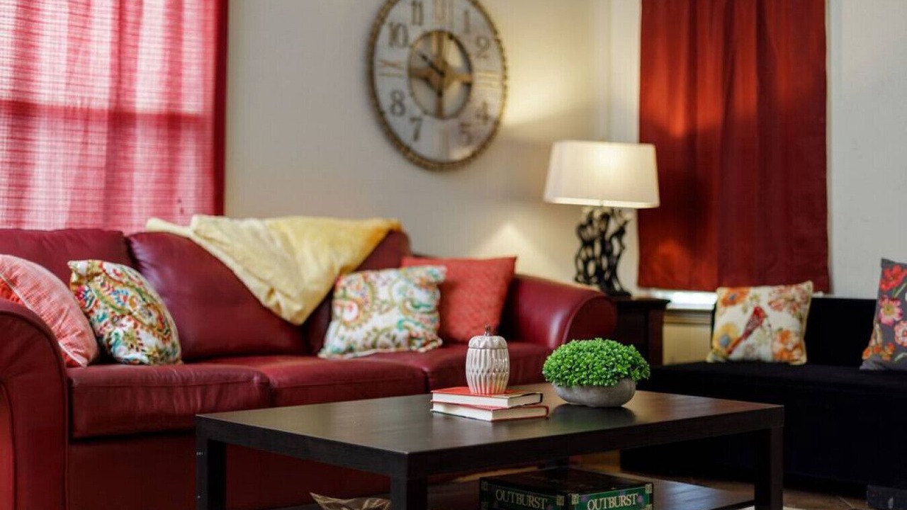 Photo of Livingroom in River Oaks