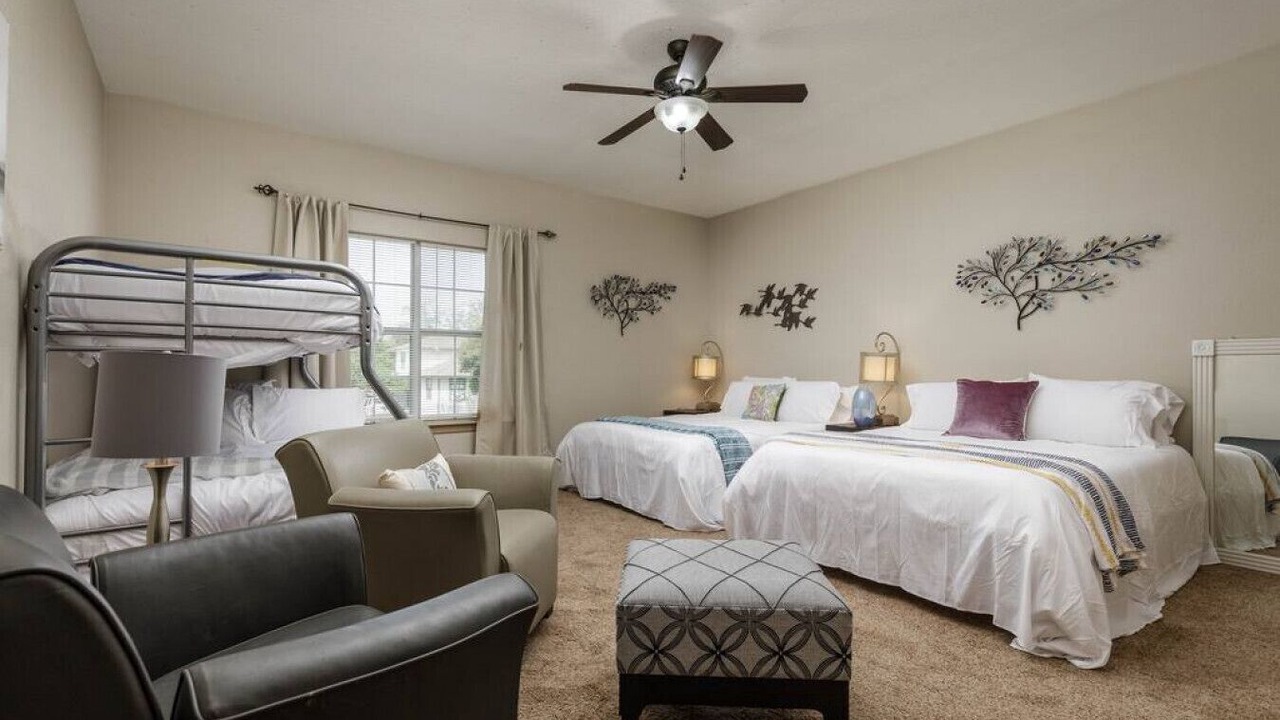 Photo of Bedroom in River Oaks