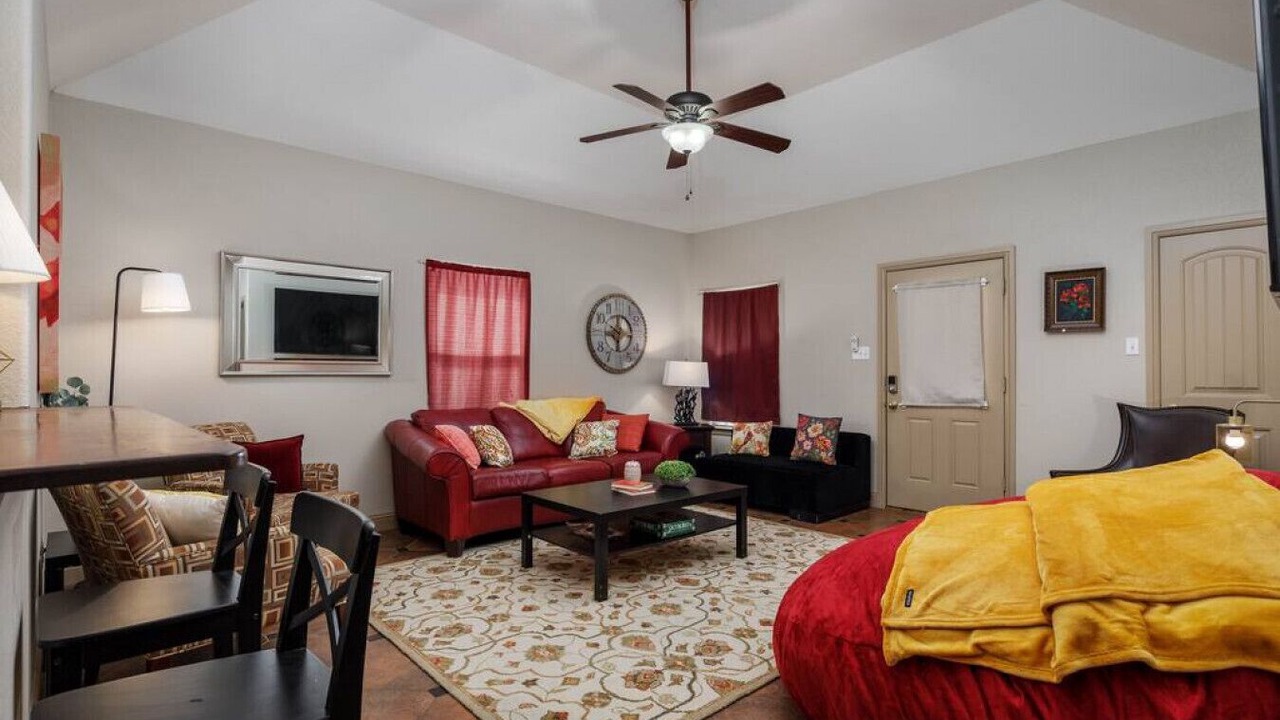 Photo of Bedroom in River Oaks