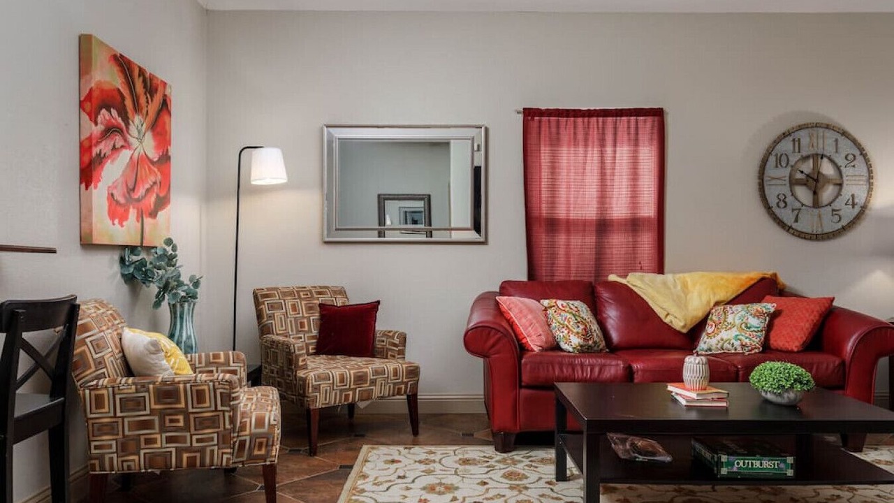 Photo of Livingroom in River Oaks