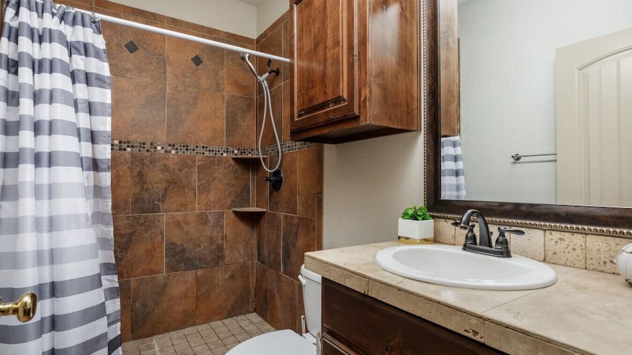 Photo of Bathroom in River Oaks