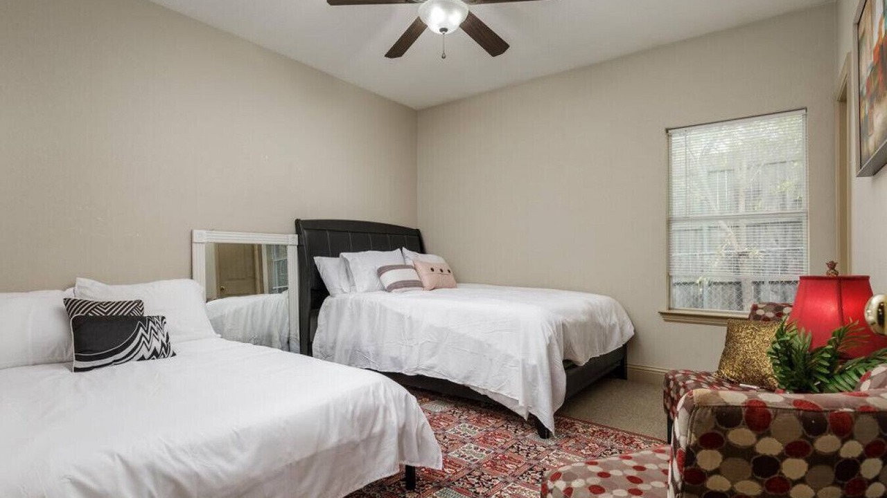 Photo of Bedroom in River Oaks
